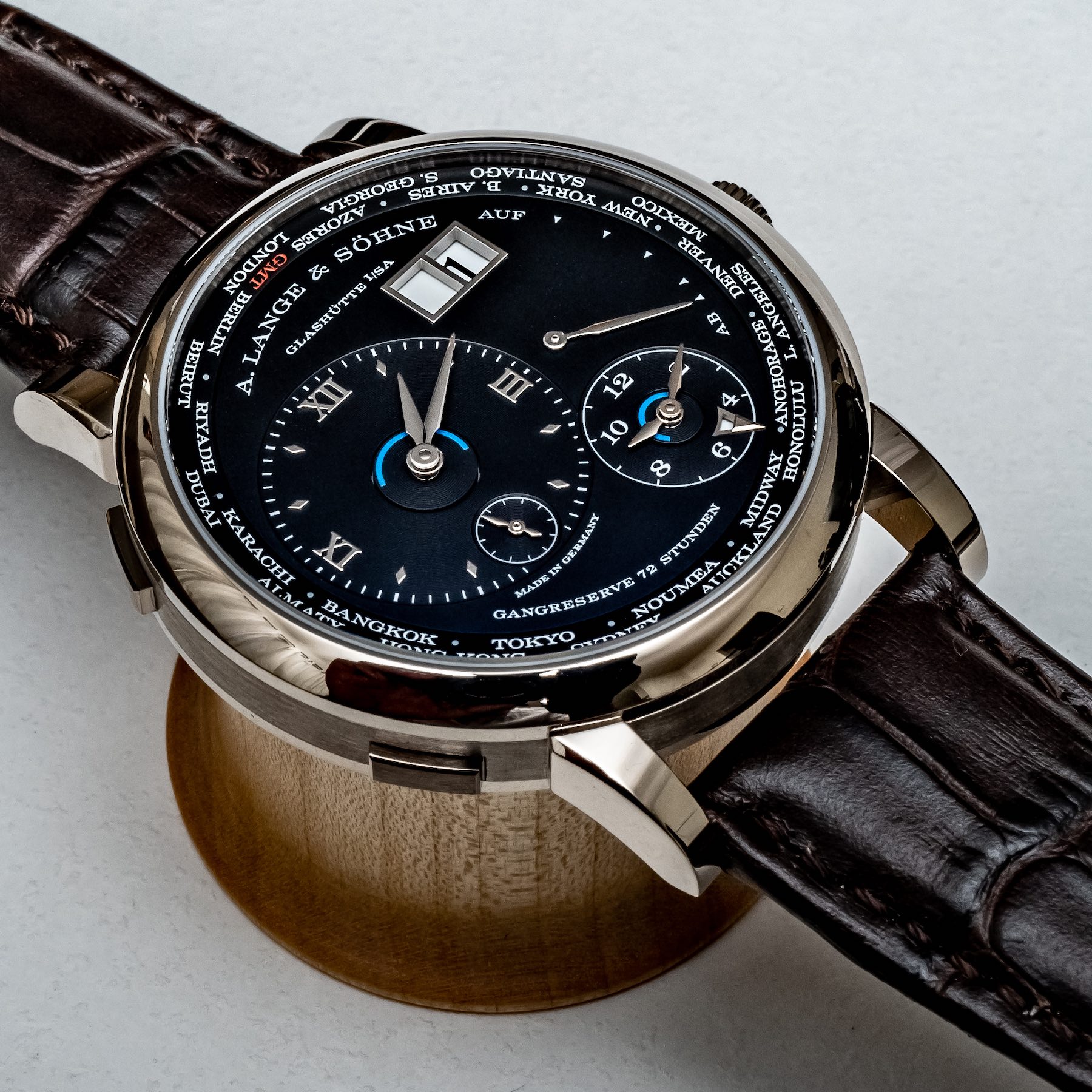 a lange & sohne lange 1 time zone
